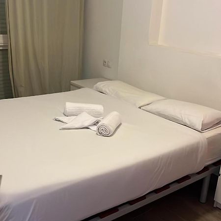 Bonito Apartamento Cerca Del Puerto Малага Екстериор снимка