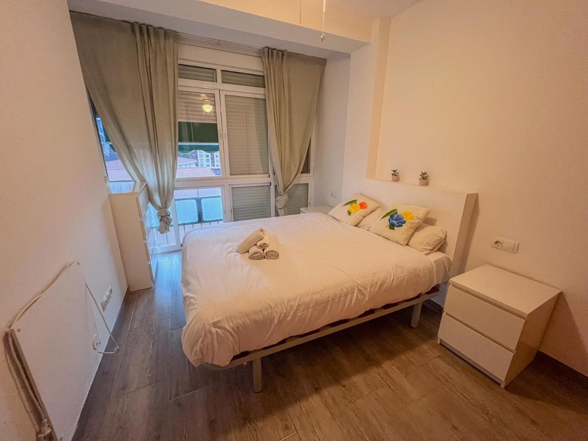 Bonito Apartamento Cerca Del Puerto Малага Екстериор снимка